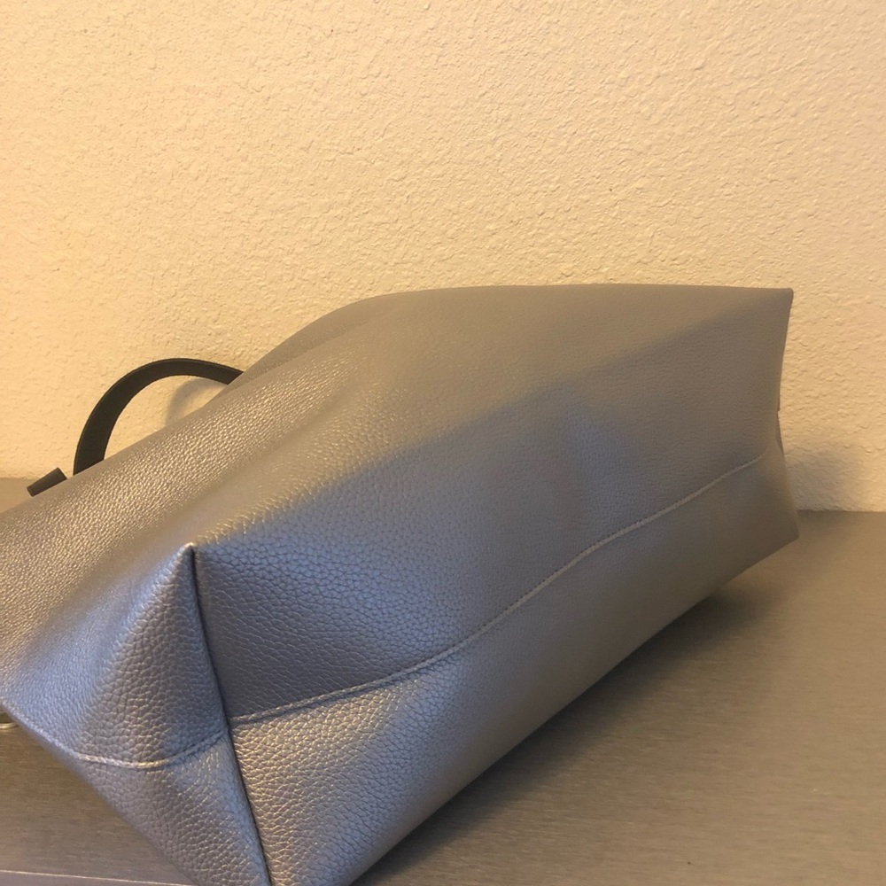 NWT Large Matte Silver Shoulder Tote Bag | Carry-All Beach Shopper Black Handles - Picture 5 of 5